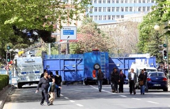 Polis'ten çelik duvar