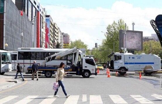 Polis'ten çelik duvar