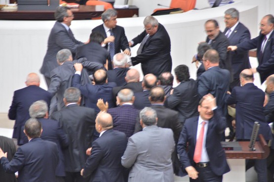 Meclis'te yumruklar konuştu