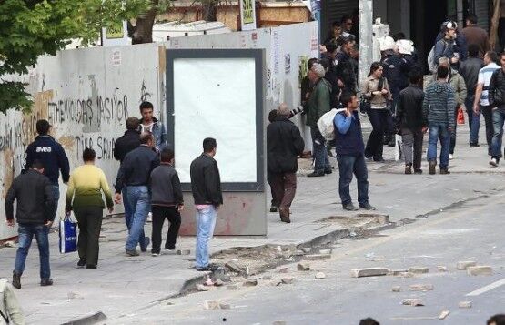 Polis'ten çelik duvar