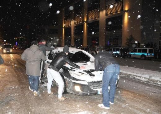 Eskişehir'de bin 500 kişi kartopu savaşı yaptı