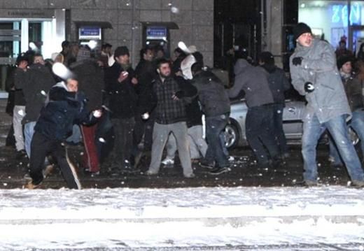 Eskişehir'de bin 500 kişi kartopu savaşı yaptı