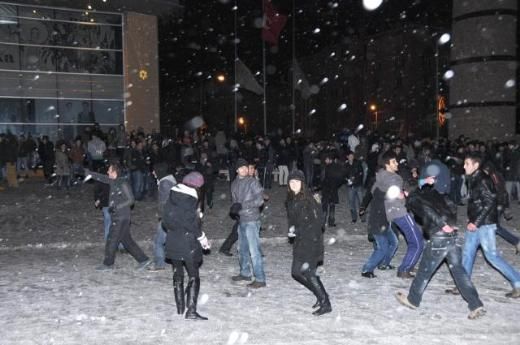 Eskişehir'de bin 500 kişi kartopu savaşı yaptı