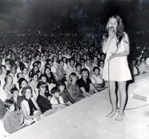 'Küçük Nilüfer' olmaktan annem kurtardı !