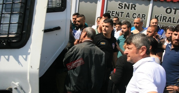 Parseller spor Vakıfların tahliye kararını protesto etti.