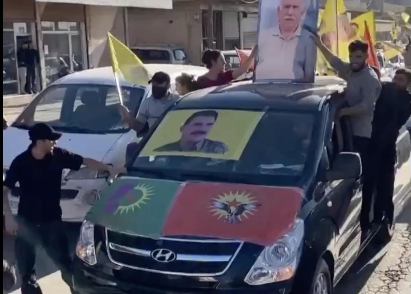 PKK Silah Bırakma gününde Teröristbaşı APO için yürüdü!...