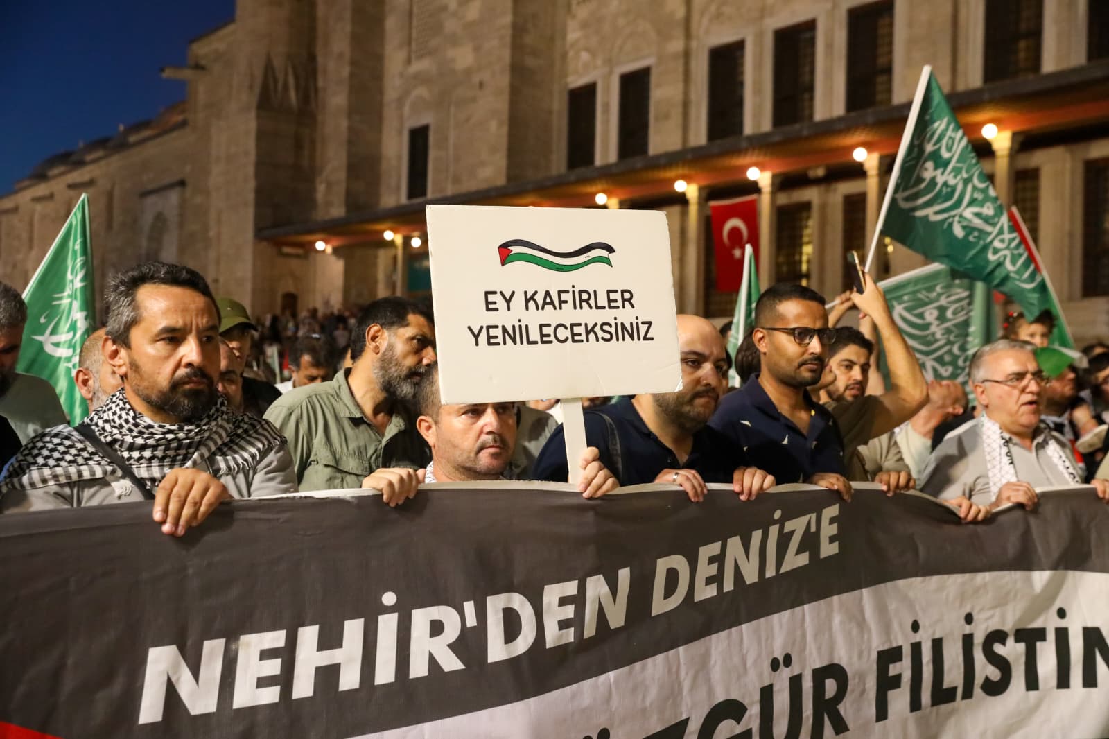 Binlerce Kişi Fatih’te Gazze Için Yürüdü (2)