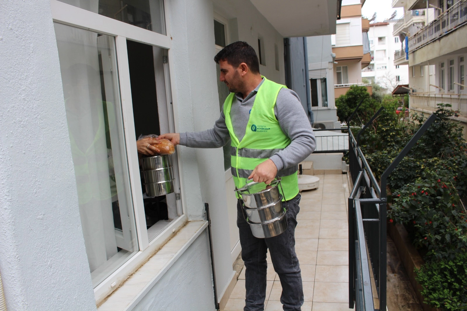 Antalya'da aşevi desteği büyüyor... 2025'te 259 bin porsiyon yemek dağıtıldı