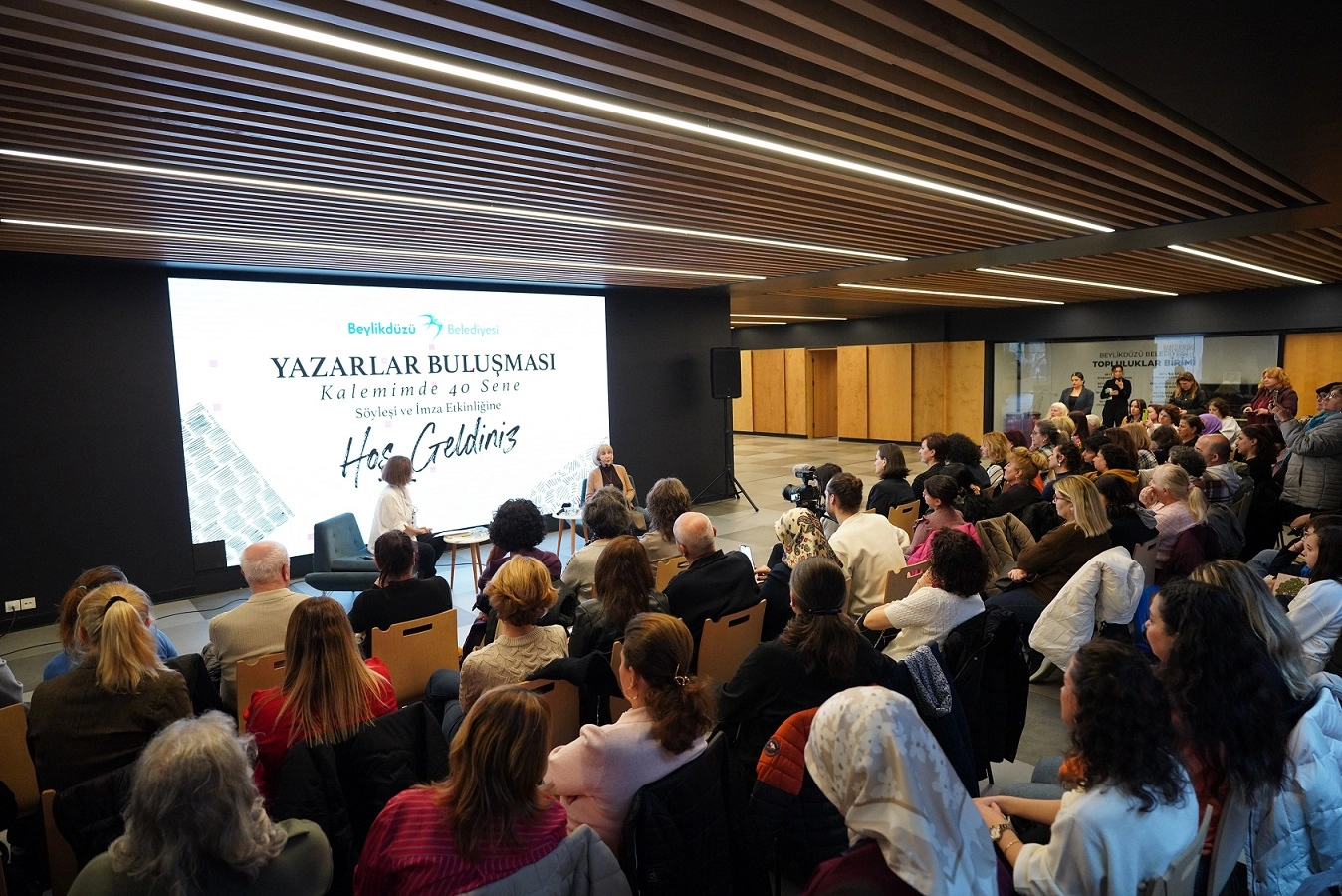 Ayşe Kulin Beylikdüzü'nde okurlarıyla buluştu