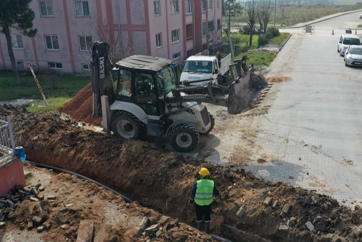 BASKİ Manyas'ta yıllanmış içme suyu hattını yeniledi