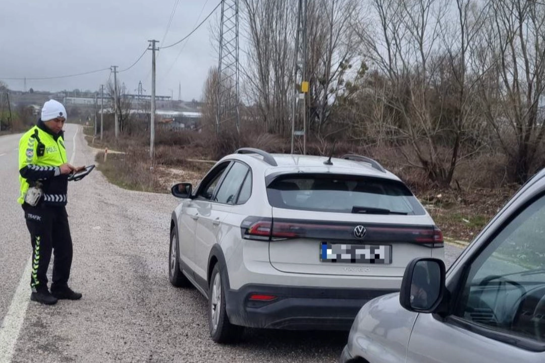 Bilecik Pazaryeri'nde trafik denetimleri aralıksız sürüyor