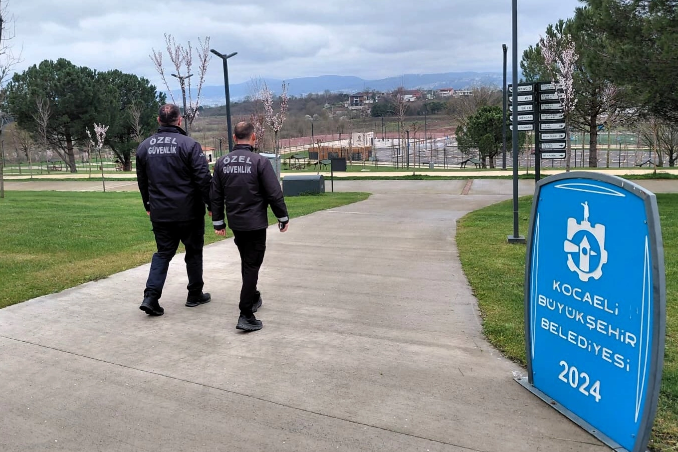 Büyükşehir Zabıtası 'Güvenli Kocaeli' hedefiyle her köşedeler