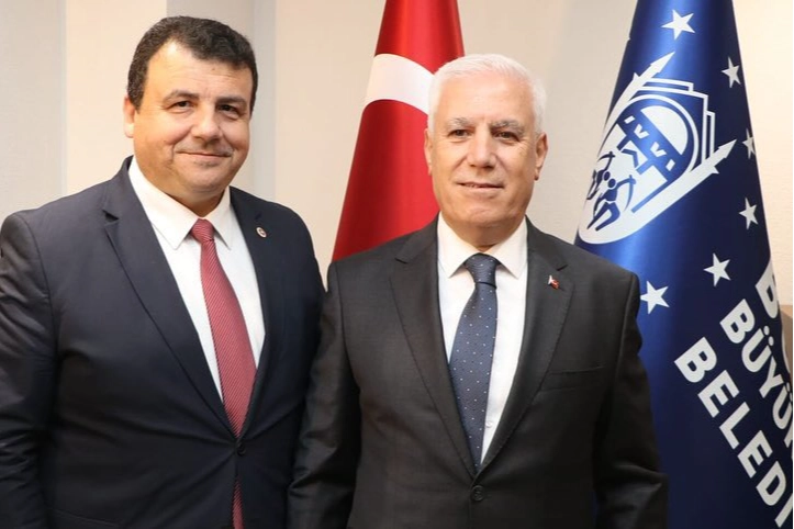 CHP'li Öztürk yoldan döndü, Büyükşehir önüne davet etti!