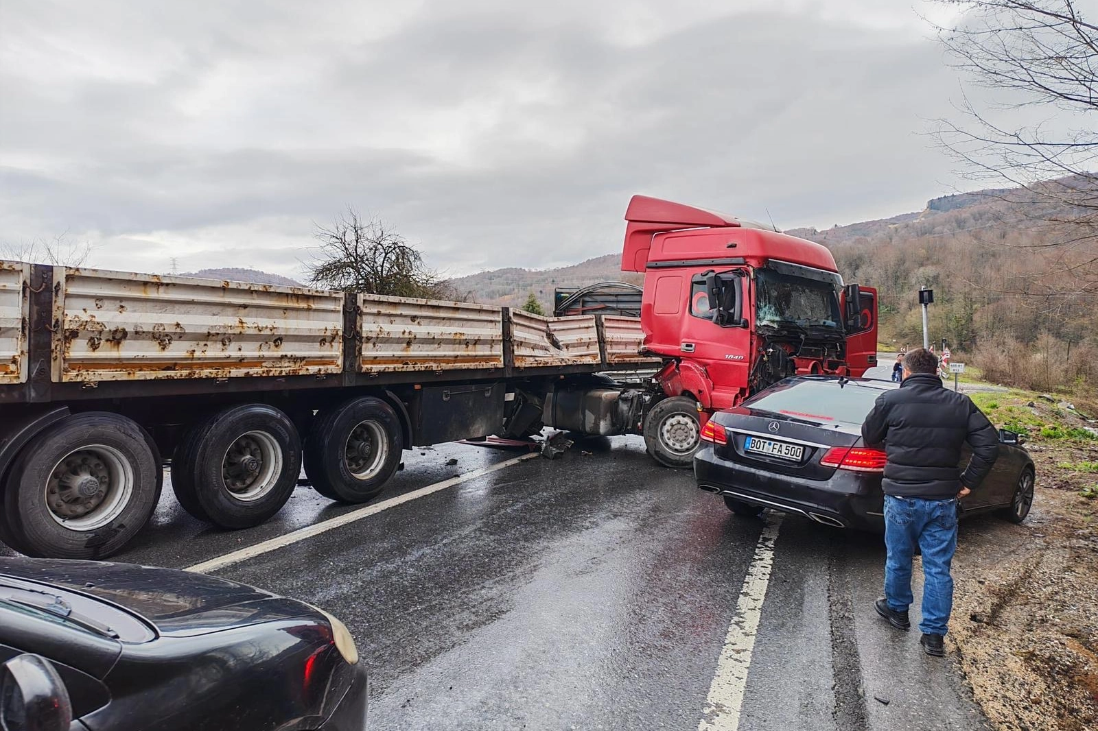 Düzce'de yağışlı hava kaza getirdi!