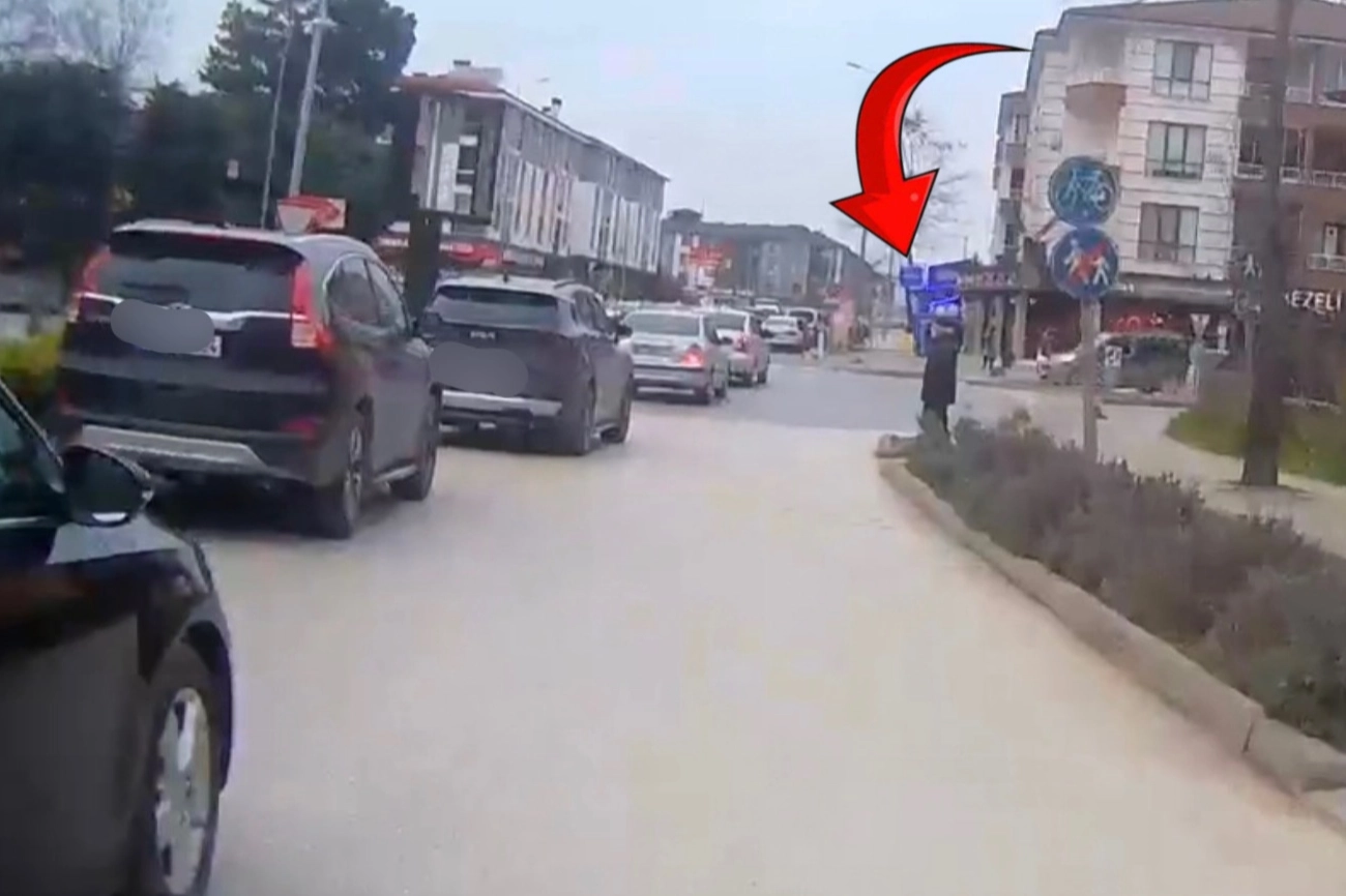 Düzce'de yaya geçidinde sürücü duyarsızlığı tepki çekiyor