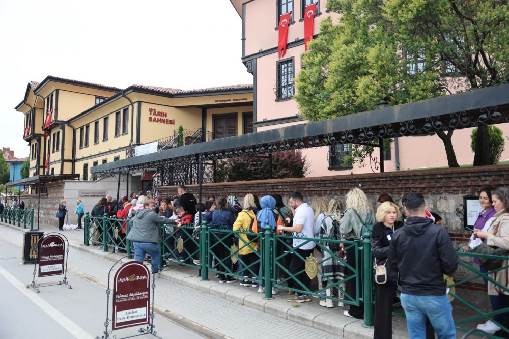 Eskişehir'de müzeler ve parklar doldu taştı