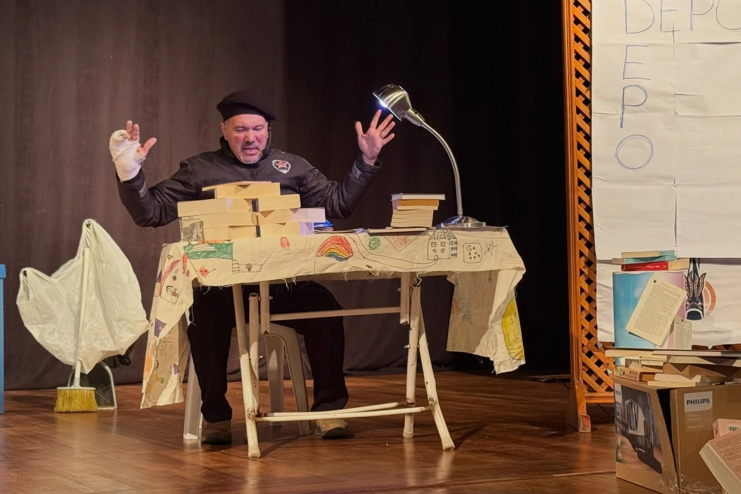 Gölcük'te Kütüphaneler Haftası'nda öğrencilere tiyatro keyfi