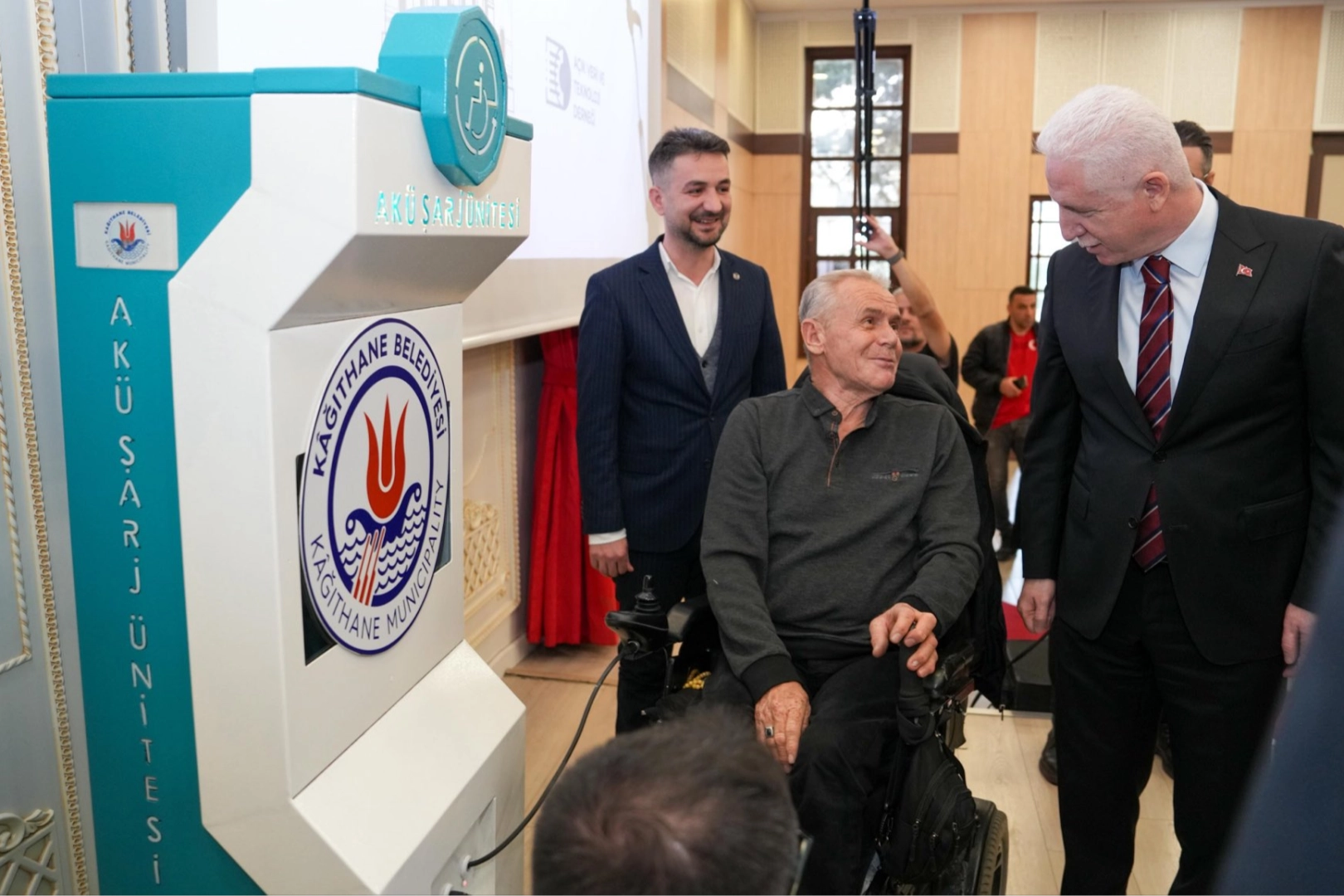 İstanbul Kağıthane'de 'engelsiz şarj' projesi