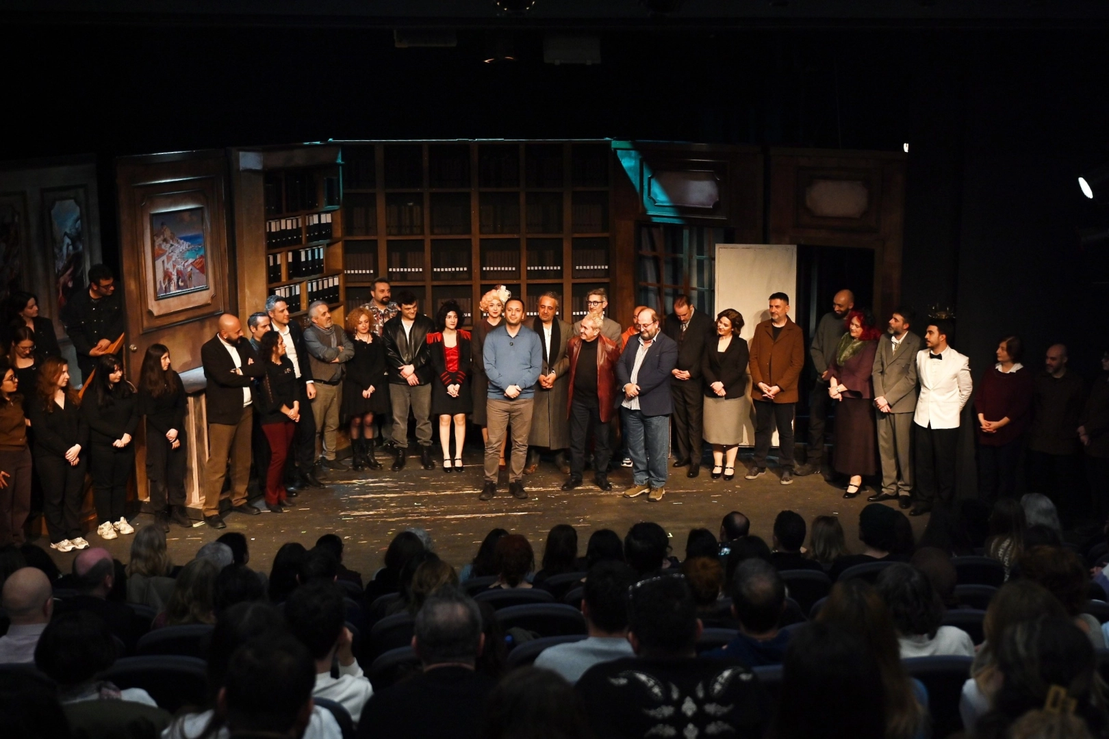 İzmir Bornova'da tiyatroya alkış