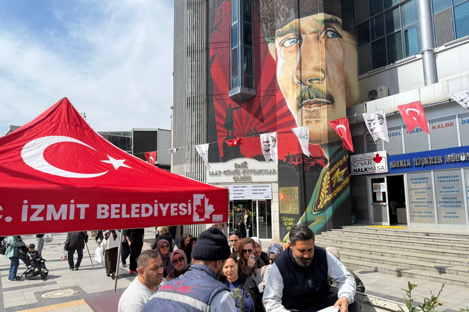 Kocaeli'de İzmit'te Orman Haftası'na özel 2020 fidan dağıtımı