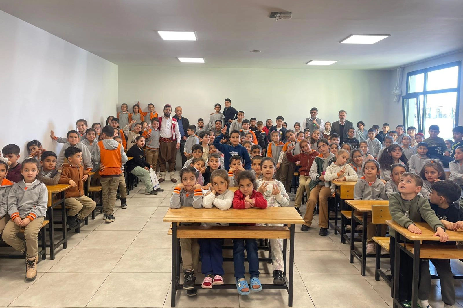 Malatya'da Şehir Tiyatro ekibi öğrencilerle buluştu