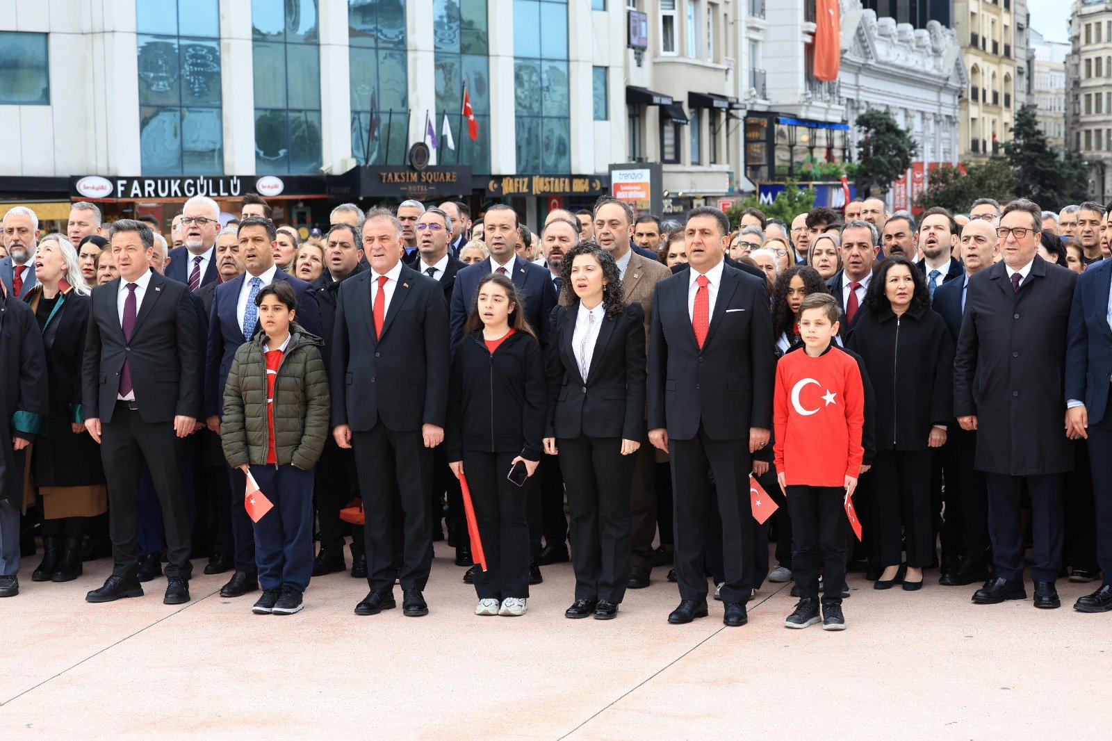 23 Nisan Taksim Sara Hane Makam 8