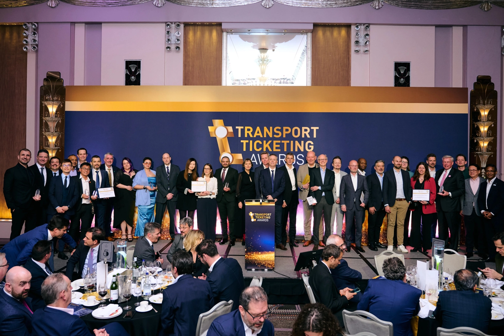 Antalyakart Londra'dan birincilikle döndü