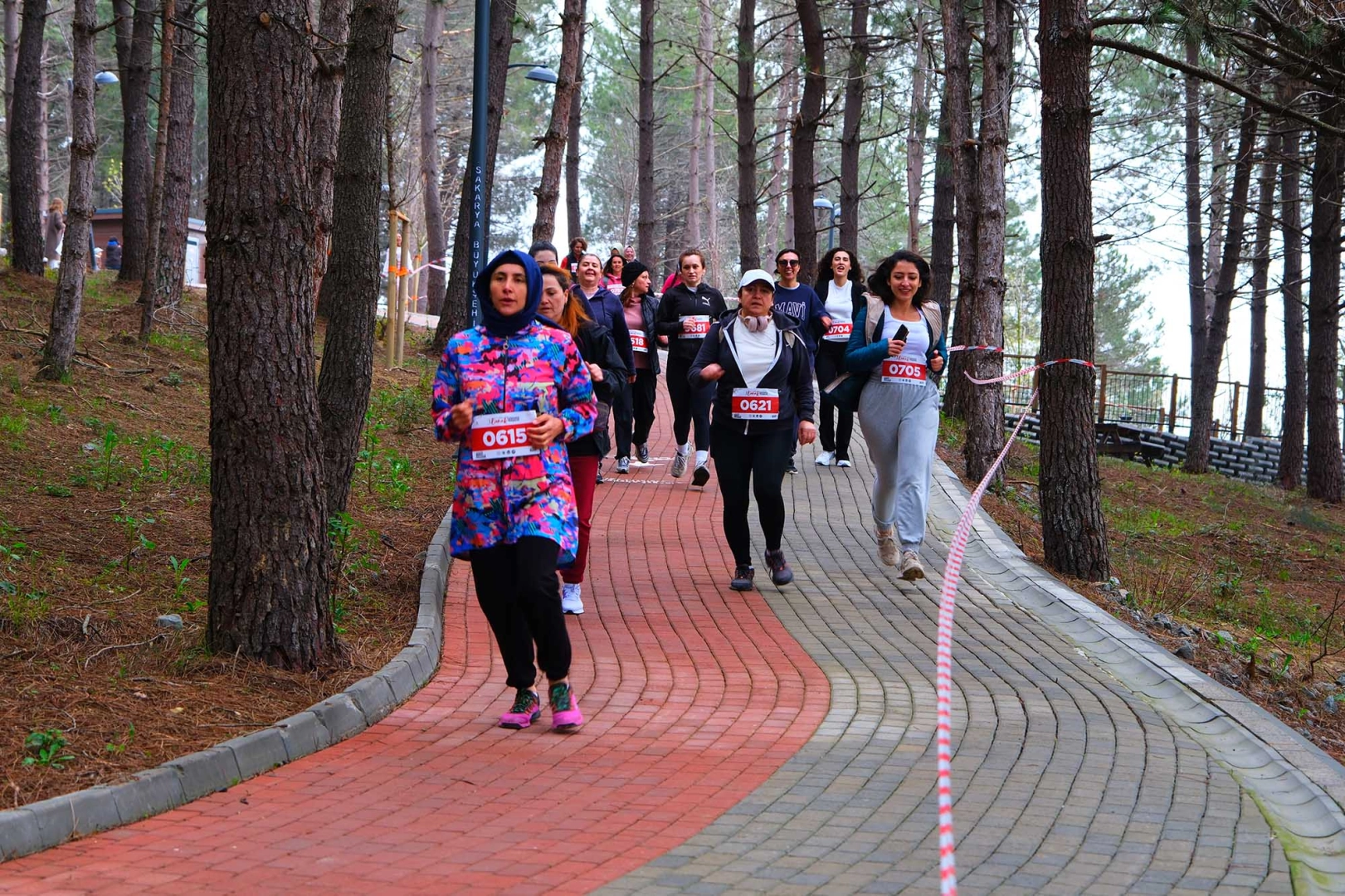 'Bahar Koşusu' Sapanca'da renkli görüntülere sahne oldu