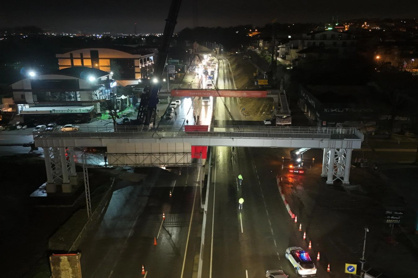 Başiskele Kavşağı'nda '78 tonluk' gece mesaisi