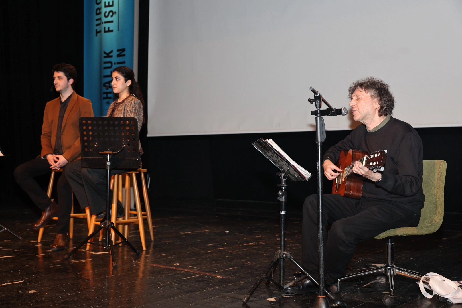 Bursa Nilüfer'de Ataol Behramoğlu ile şiir ve müzik dolu gece