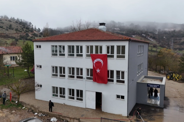 Büyükorhan'ın Danaçalı Köyü'nde eski okul sosyal merkeze dönüştü