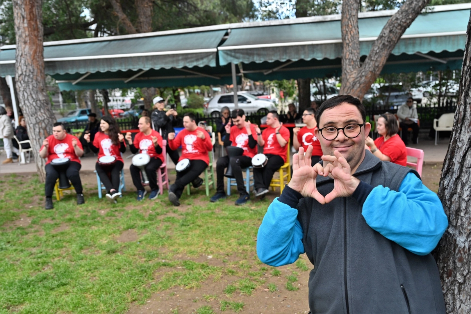 İzmir Bornova'da +1 Down Kafe'de anlamlı buluşma