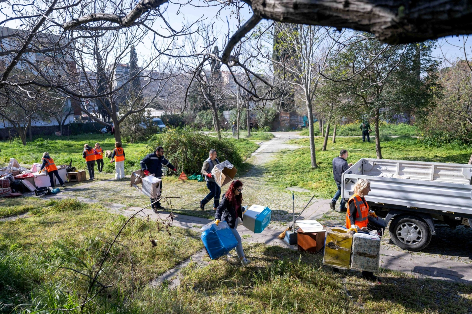 İzmir Bornova'da 'Kedili Park' yeniden güvenli hale geldi