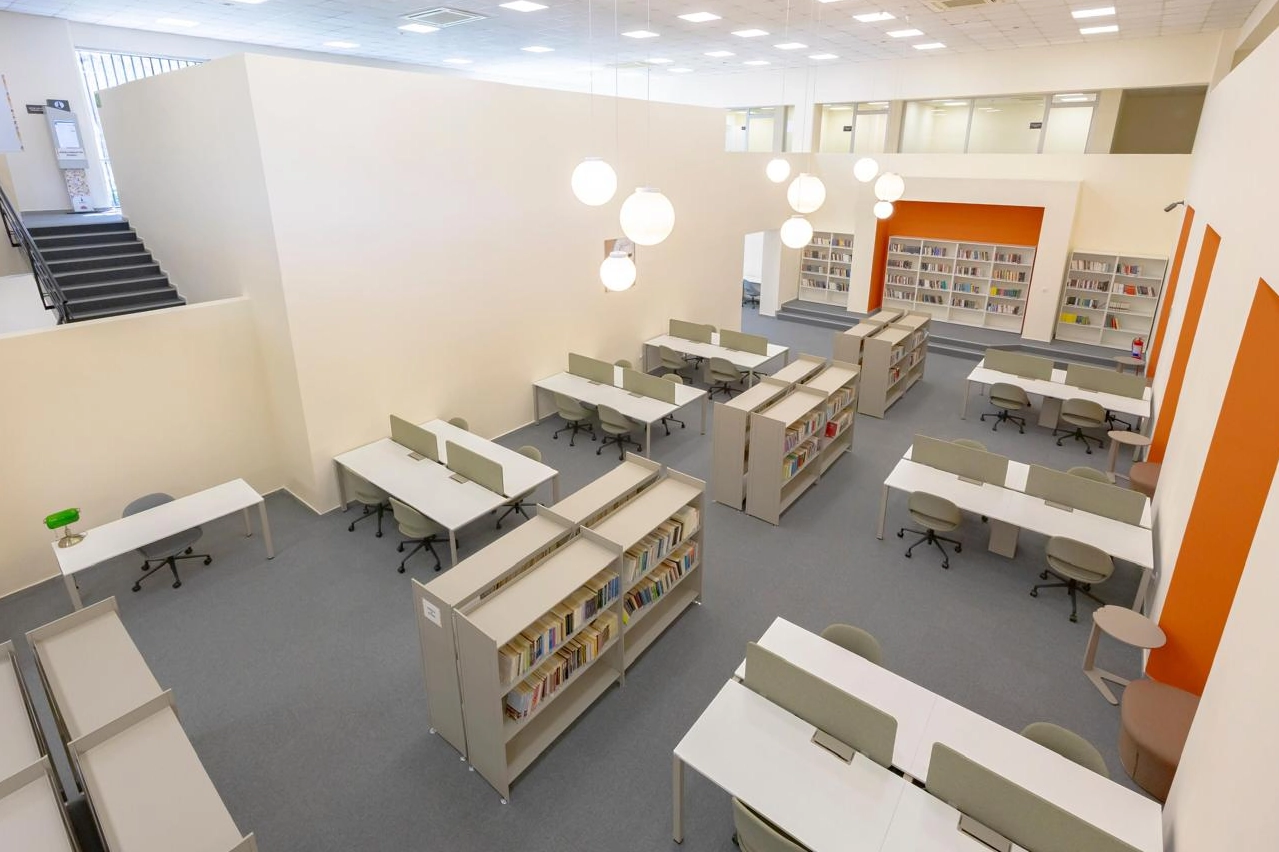 İzmir'de Hasan Ali Yücel Kütüphanesi hizmette