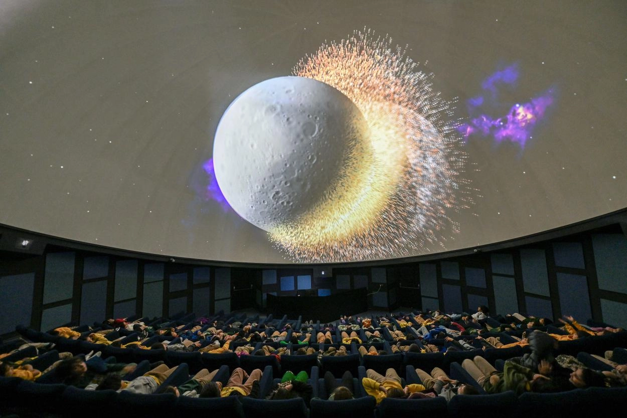 Mersin'de planetaryum çocukları evrenle buluşturuyor