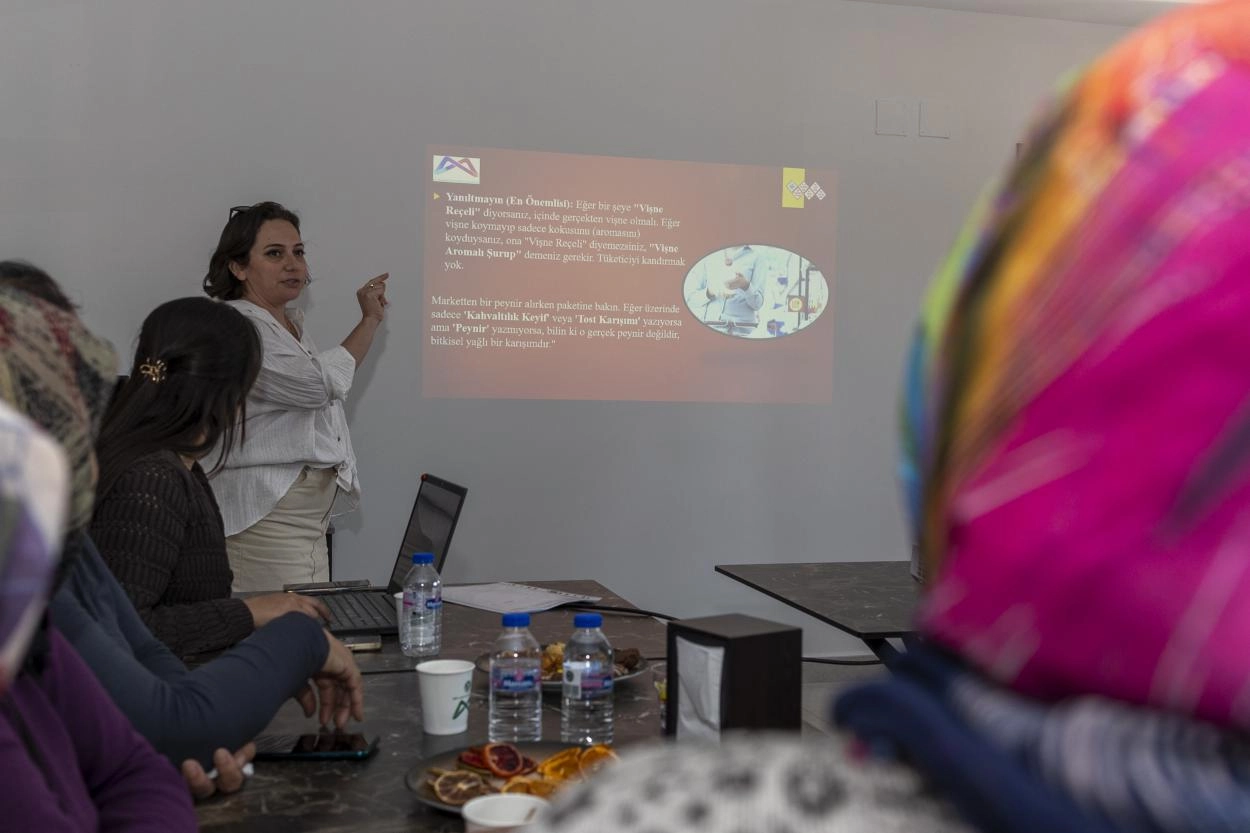 Mersin'de üretici kadınlara 'Gıda Okuryazarlığı Eğitimi'