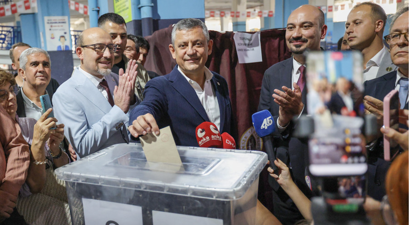 Yeni Parti ilçe kongrelerinde kriz üstüne kriz!