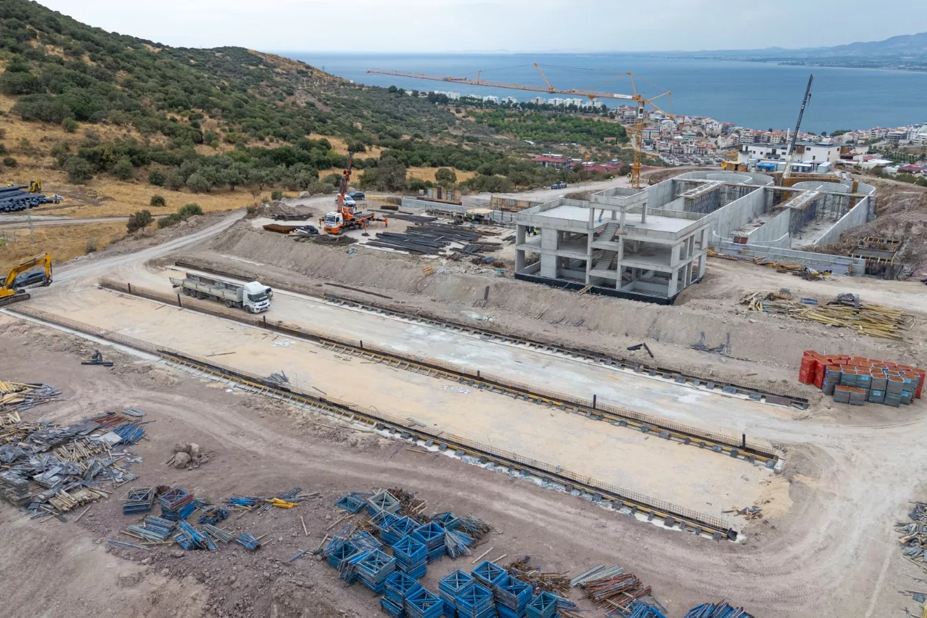 İzmir'in üçüncü büyük arıtma tesisi Dikili'de yükseliyor