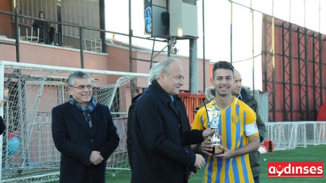 İlhan Cavcav anısına düzenlenen "İlhan Ağabey Futbol Turnuvası" sona erdi 
