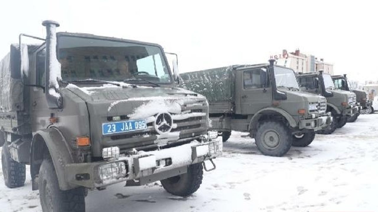 Depremzedelerin eşyaları jandarmaya ait askeri kamyonlarla taşınacak