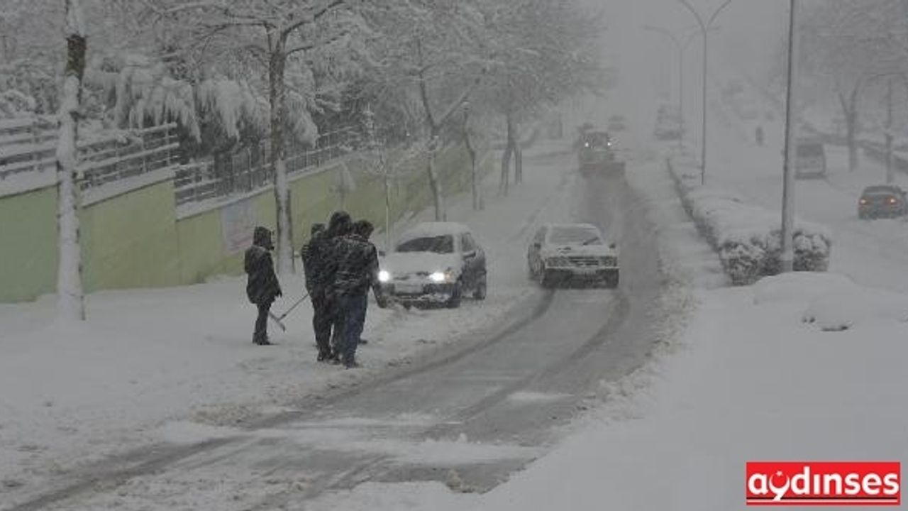Düzce'de kar yağışı etkili oldu