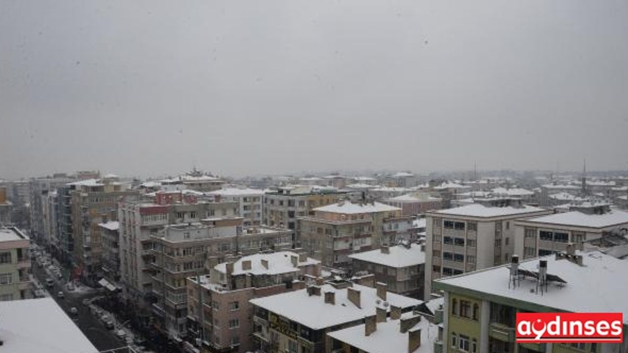 Pist kardan temizlendi, Diyarbakır Havalimanı 15,5 saat sonra ulaşıma açıldı