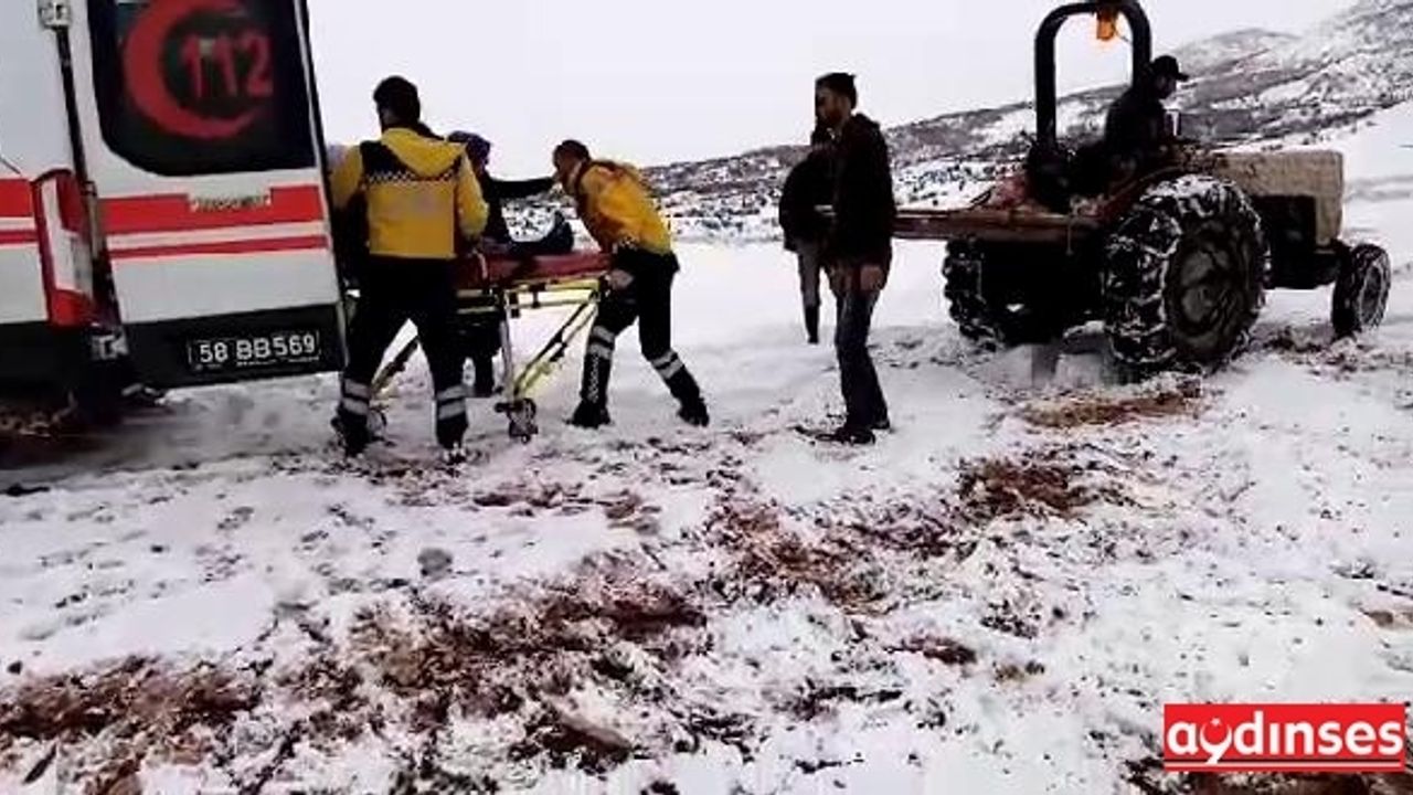 Yolda kalan hastaya, karla mücadele ekipleri yetişti