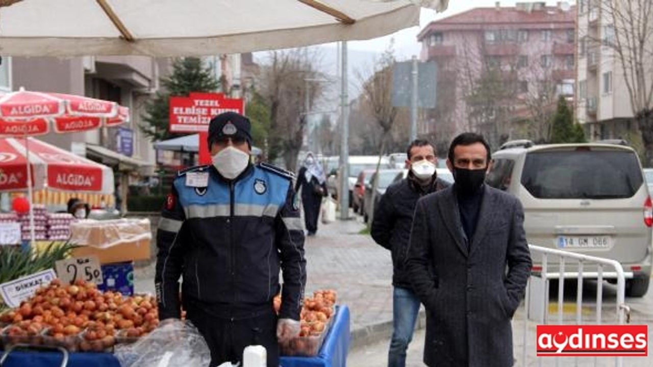 Bolu'da semt pazarında maske dağıtıldı