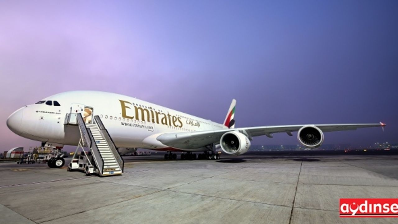 Emirates Üç A380 Uçağından İlkini Karşıladı