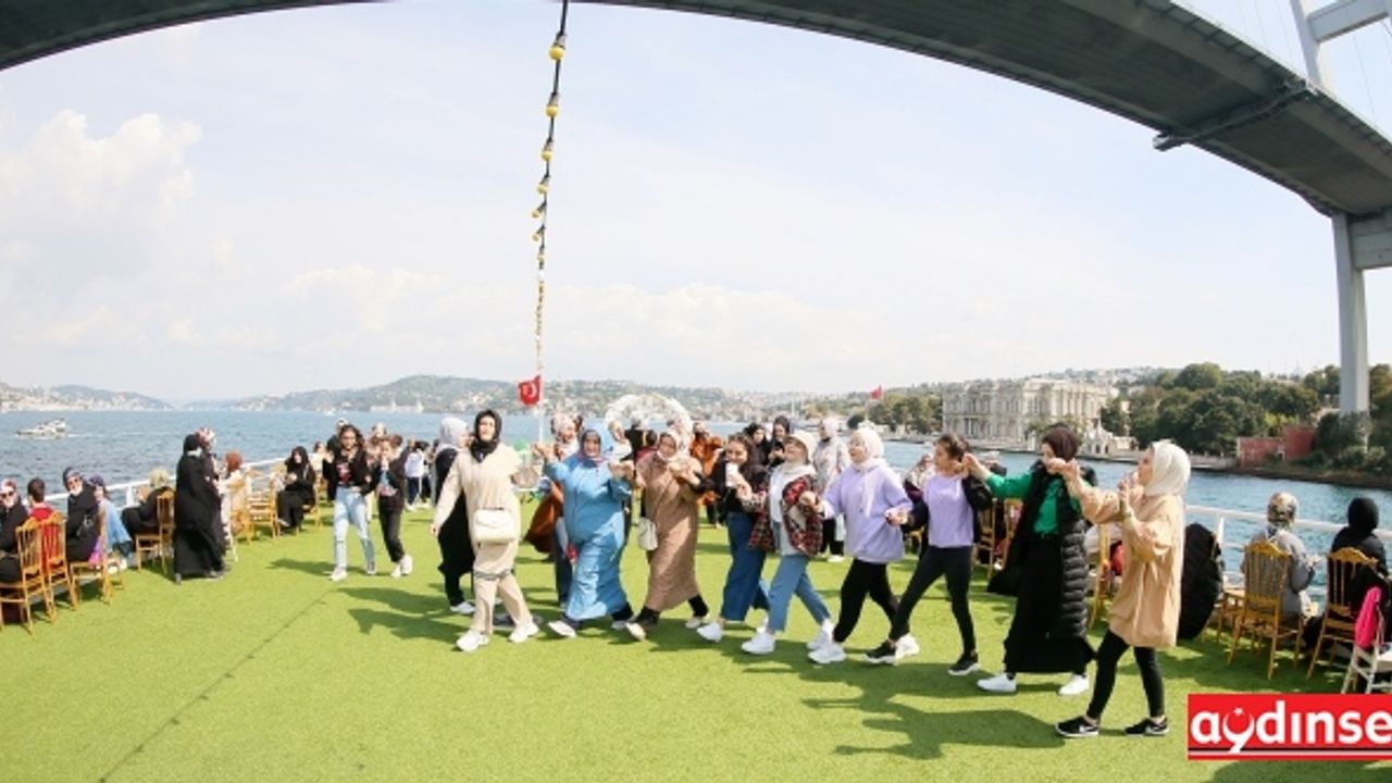 Sultangazili Hanımlar Boğaz Turu'nda eğlendi
