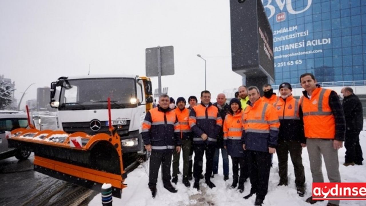 İstanbul Kar'a teslim; İBB, 7421 Personel ve 1582 araçla kar temizliyor