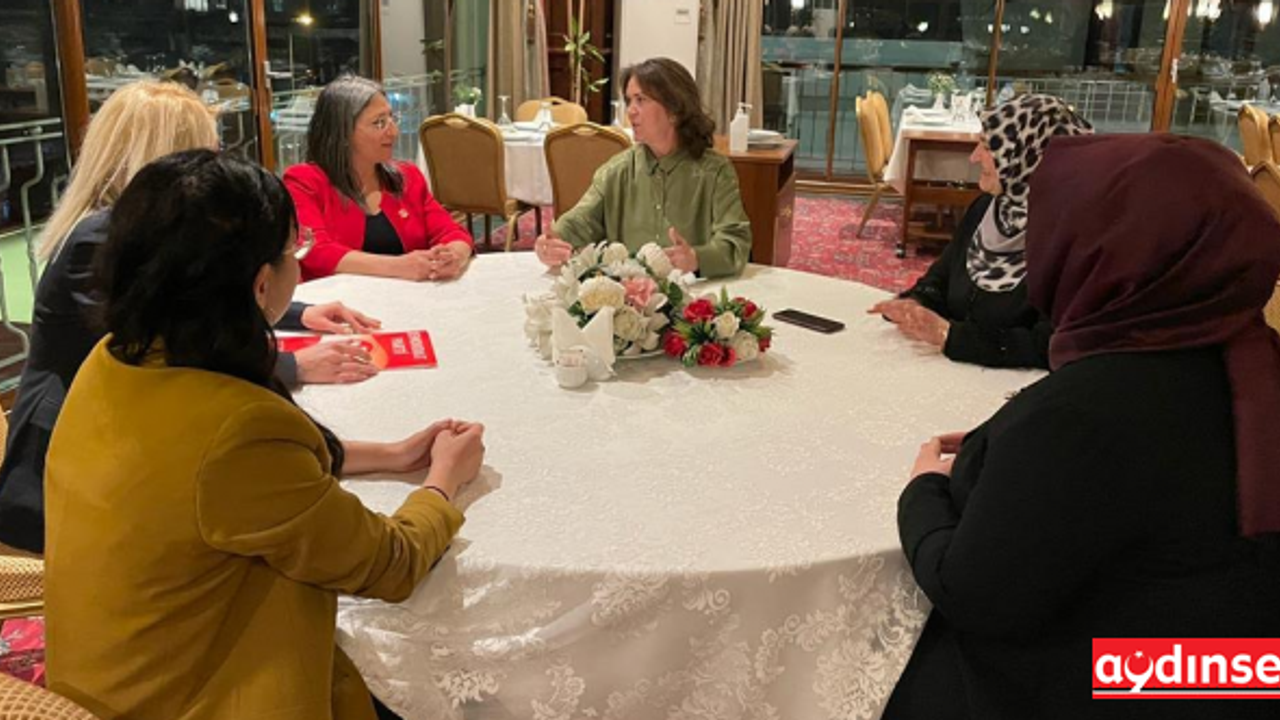 6 Partisinin Kadın Kolları Başkanları İftarda bir araya geldi