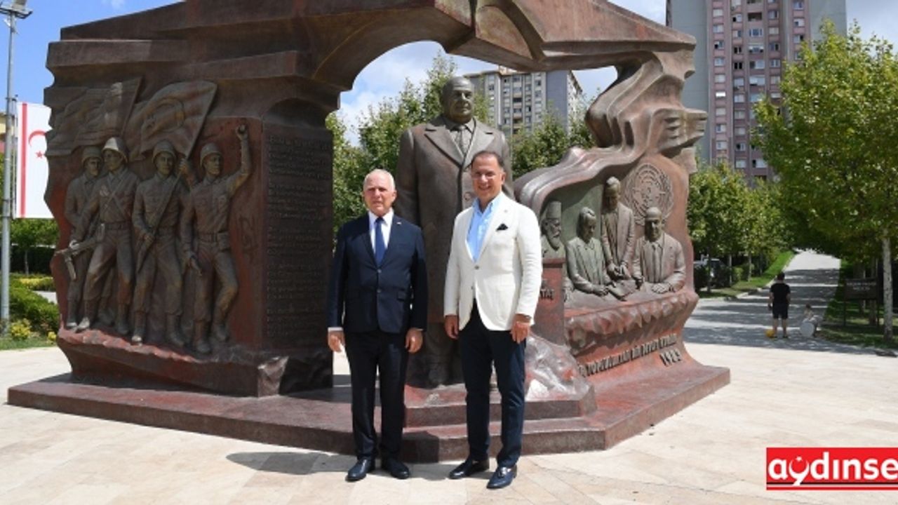 KKTC Meclis Başkanı'ndan Rauf Denktaş Anıtı'na ziyaret