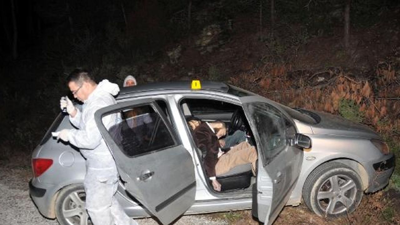 Alanya'da otomobil içinde çifte cinayet